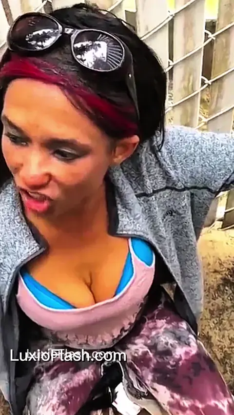 Hooker Gives Handjob For Money In Public — video thumbnail