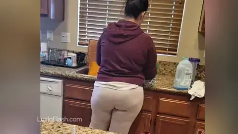 Step Bro Secretly Jerking Off to Step Sister’s Ass and Cums — video thumbnail