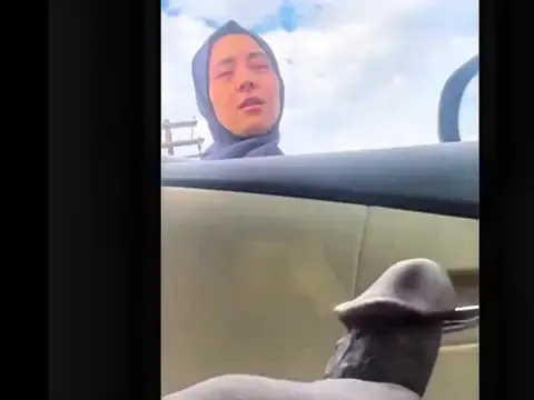 Hijab Lady Smiles Seeing BBC Out In Car — video thumbnail