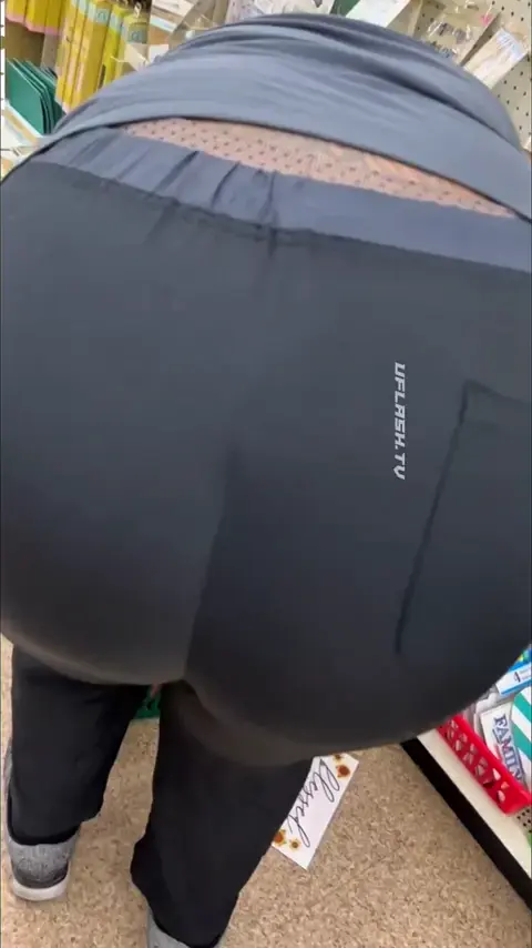 Store Cumshot On Huge Booty — video thumbnail