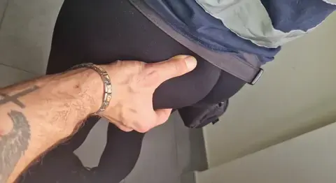 She Allowed The Booty Grab — video thumbnail
