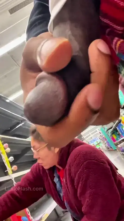Store BBC Flash Next To Shopping MILF — video thumbnail