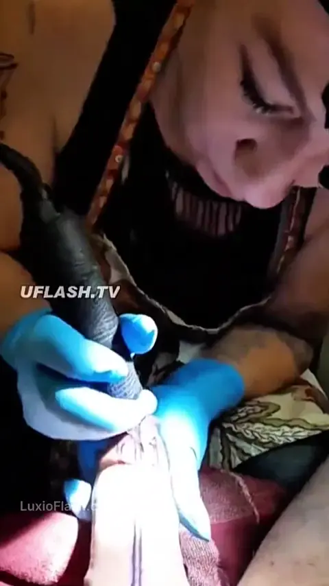 Tattoo Session Turns Into Blowjob On The Cock — video thumbnail